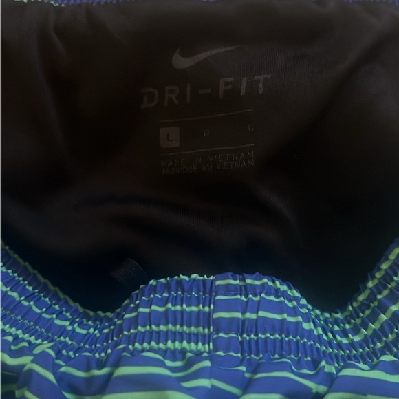 Nike shorts size large - Picture 4 of 5